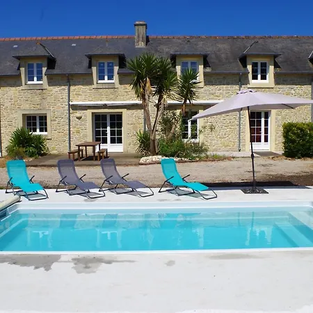 Maison De 4 Chambres Avec Piscine Privee Jardin Clos Et Wifi A Cricqueville En Bessin A 3 Km De La Plage 펜션 Cricqueville-en-Bessin