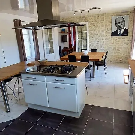 Maison De 4 Chambres Avec Piscine Privee Jardin Clos Et Wifi A Cricqueville En Bessin A 3 Km De La Plage * Cricqueville-en-Bessin