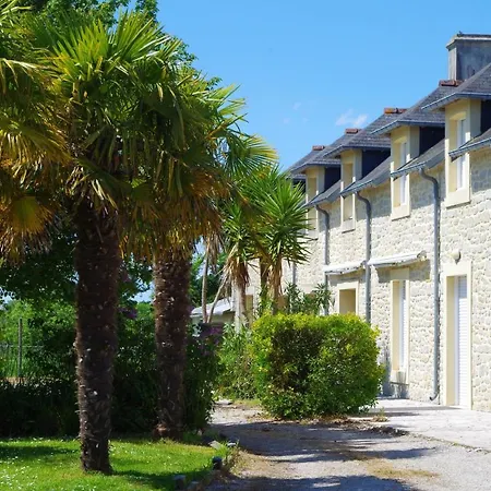 Maison De 4 Chambres Avec Piscine Privee Jardin Clos Et Wifi A Cricqueville En Bessin A 3 Km De La Plage 펜션 Cricqueville-en-Bessin